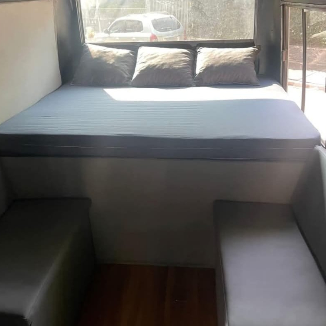 Motorhome 2003/2025 para 6 Pessoas com Energia Solar e Cama King — foto 1
