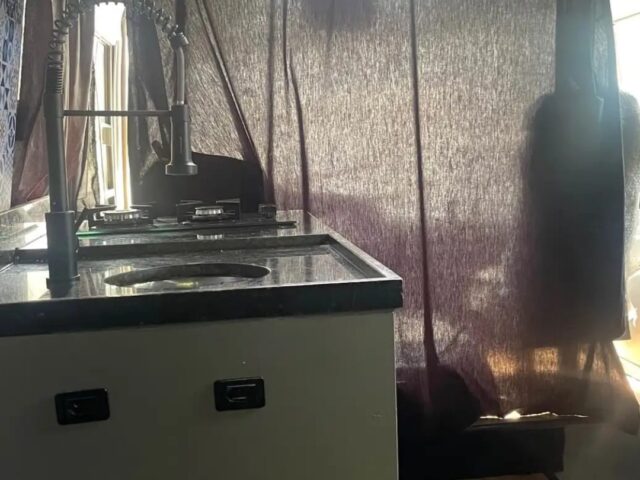 Motorhome 2003/2025 para 6 Pessoas com Energia Solar e Cama King — foto 3