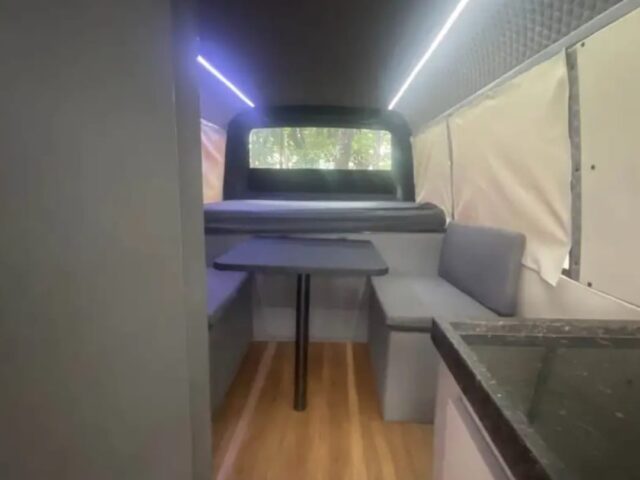 Motorhome 2003/2025 para 6 Pessoas com Energia Solar e Cama King — foto 4