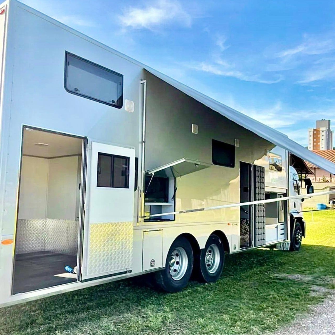 Motorhome Ford Cargo 2013 — foto 1