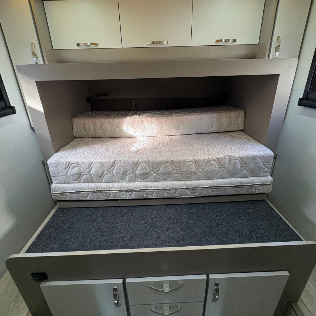 Motorhome Hakuna Matata II para alugar em Curitiba – Mercedes-Benz 2025 — foto 1