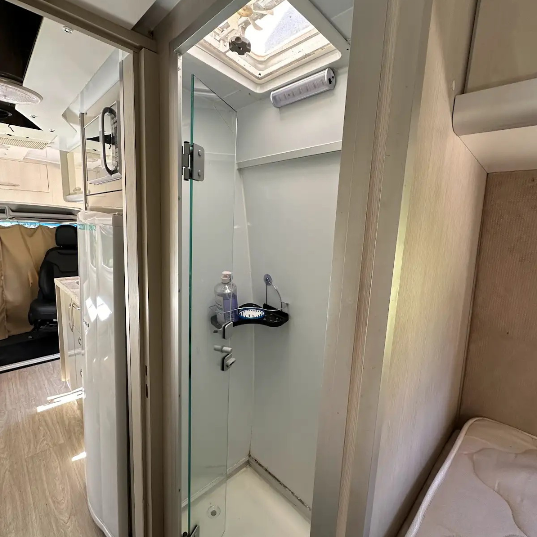 Motorhome Iveco Daily 2013 à Venda – Completo para 4 Pessoas — foto 1