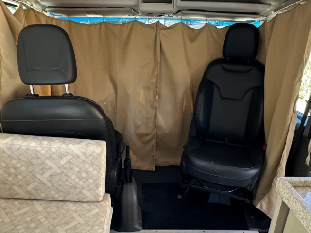 Motorhome Iveco Daily 2013 à Venda – Completo para 4 Pessoas — foto 3