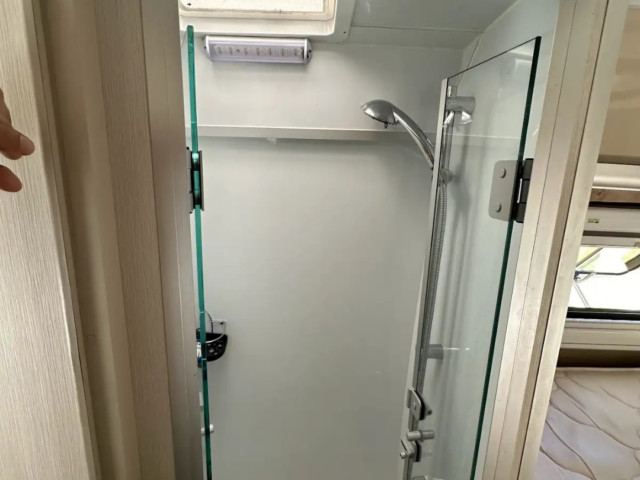 Motorhome Iveco Daily 2013 à Venda – Completo para 4 Pessoas — foto 4