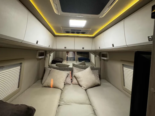 Motorhome Santo Inácio 7.3 2025 à Venda – Sprinter 517 | 4 Pessoas — foto 4