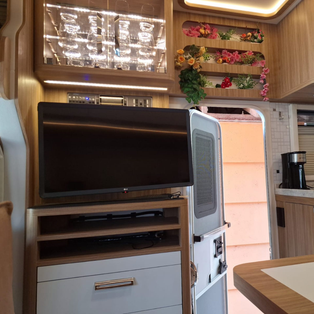 Motorhome Santo Inácio 8.5 2025 à Venda – Iveco Euro 6 Automático | Curitiba PR — foto 1