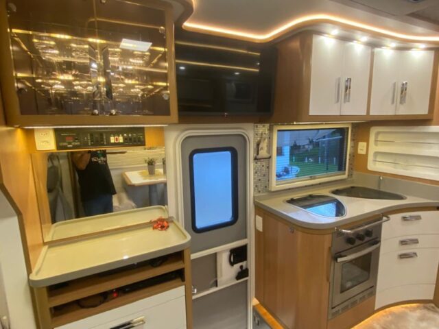 Motorhome Santo Inácio 8.5SI 2022 Apenas 11.000km — foto 3