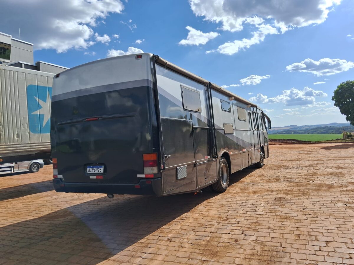 Motorhome VW Busscar Urbanus 1999 para 9 Pessoas com Garagem para Motos e Energia Solar — foto 1