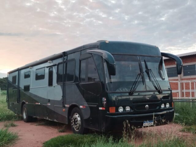 Motorhome VW Busscar Urbanus 1999 para 9 Pessoas com Garagem para Motos e Energia Solar — foto 5